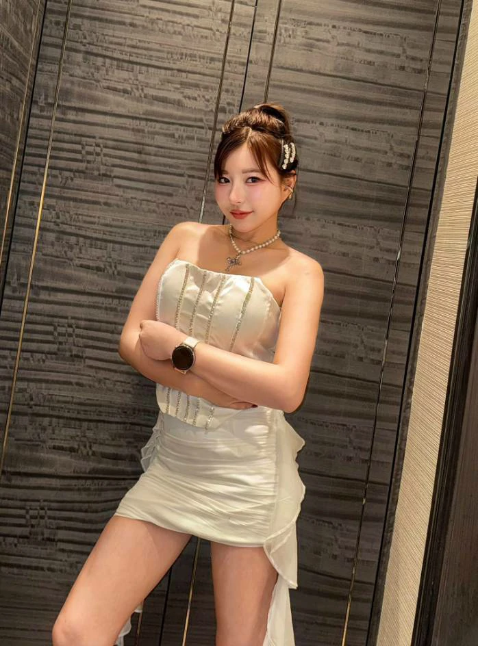 ออมสิน ธันย์นิดา ออมนาเบลล์